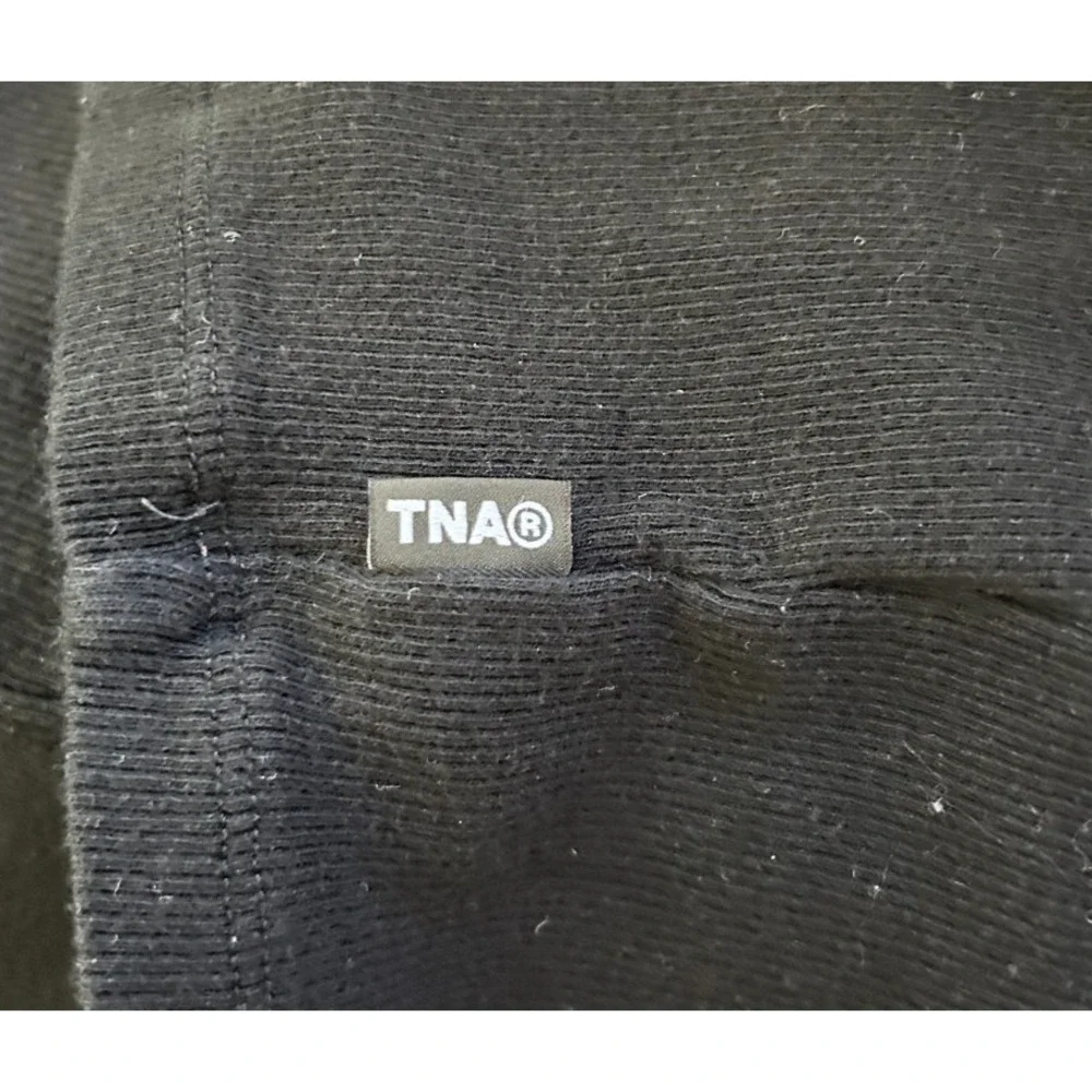 TNA Aritzia Black Cropped Long Sleeve Ribbed Knit T-Shirt S Minimalist Basic EUC